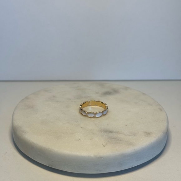 Gold ring - Picture 2 of 3